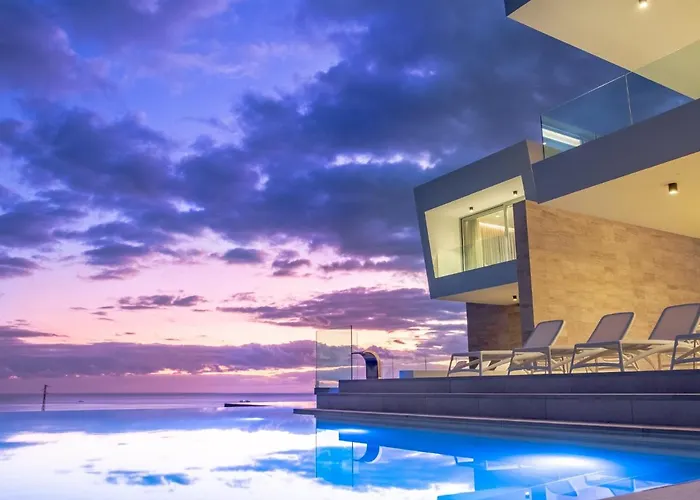 95, Lujo Y Piscina Infinity אדחה