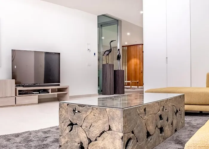 95, Lujo Y Piscina Infinity אדחה