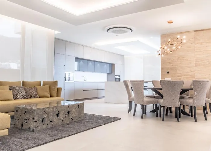 95, Lujo Y Piscina Infinity וילה אדחה